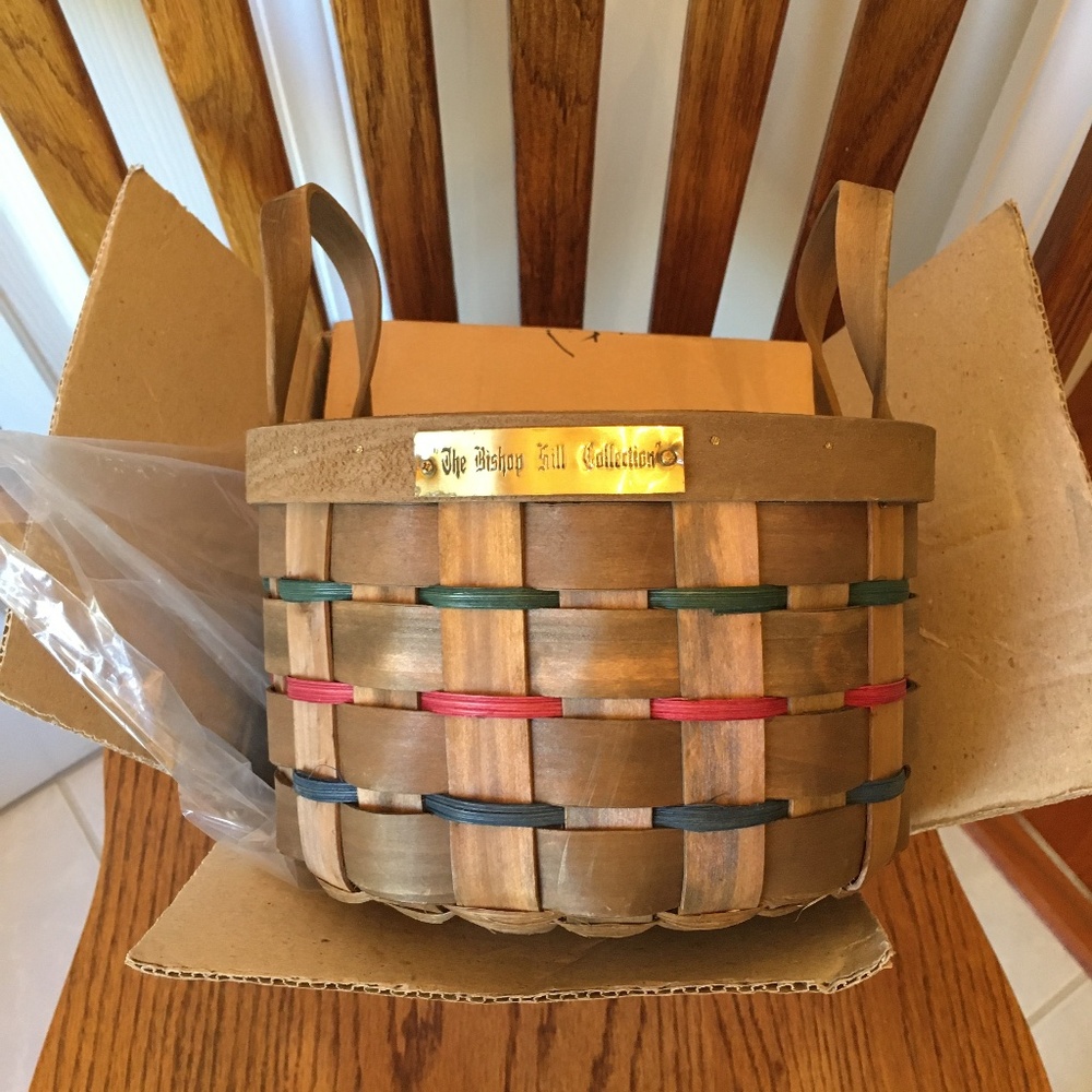 Bishop Hill Collection Deacon Basket in original box!
